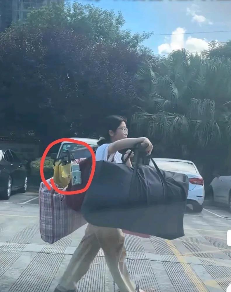 高考挑扁担女孩，
这事真没什么特殊的！
看过这故事，就知道有多正常，是关于
以前