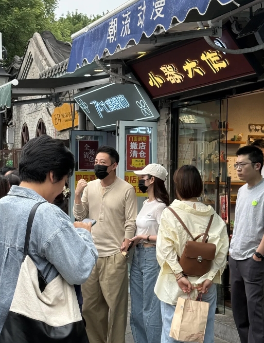 哇好幸运，竟然遇到汪小菲马筱梅新婚夫妇啦！真的好开心！很喜欢小菲和马筱梅，昨天大