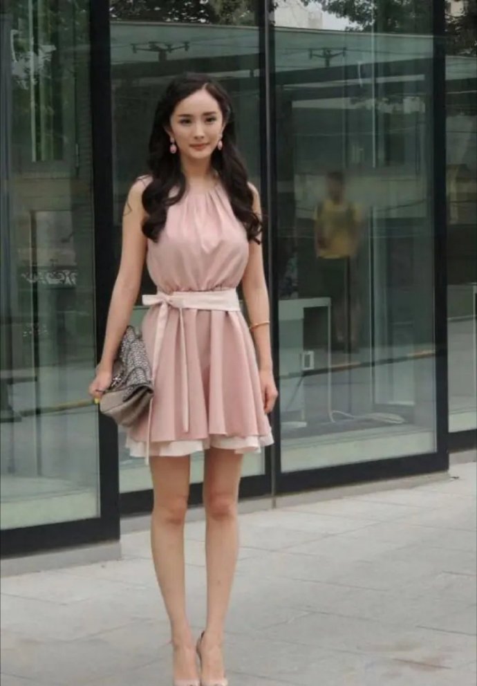 杨幂早年美照，这时候看起来还是个小姑娘... ​​​