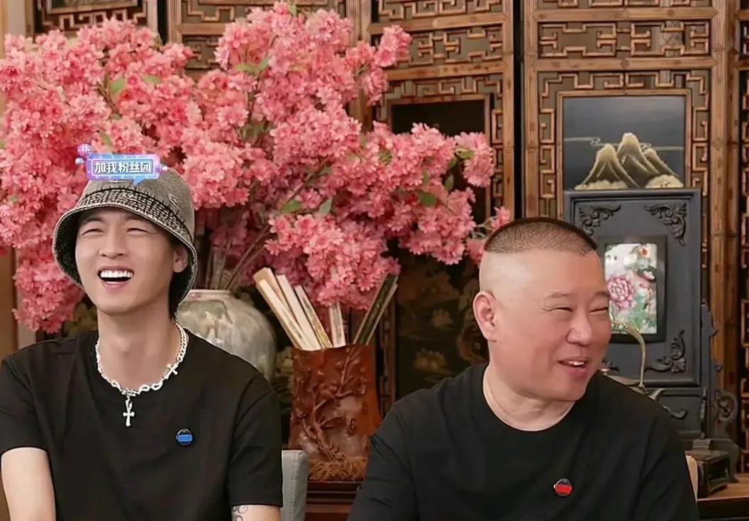 恭喜德云一哥岳云鹏，起到抛砖引玉的作用，秦霄贤也要开演唱会了
在北京德云社这个大