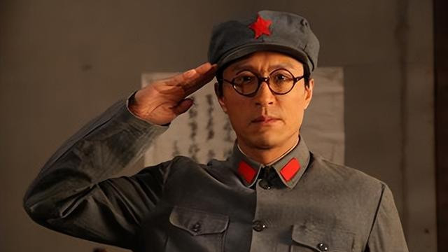 古人指出北平建都有巨大弊端，毛主席也犹豫，一高人帮他下定决心
