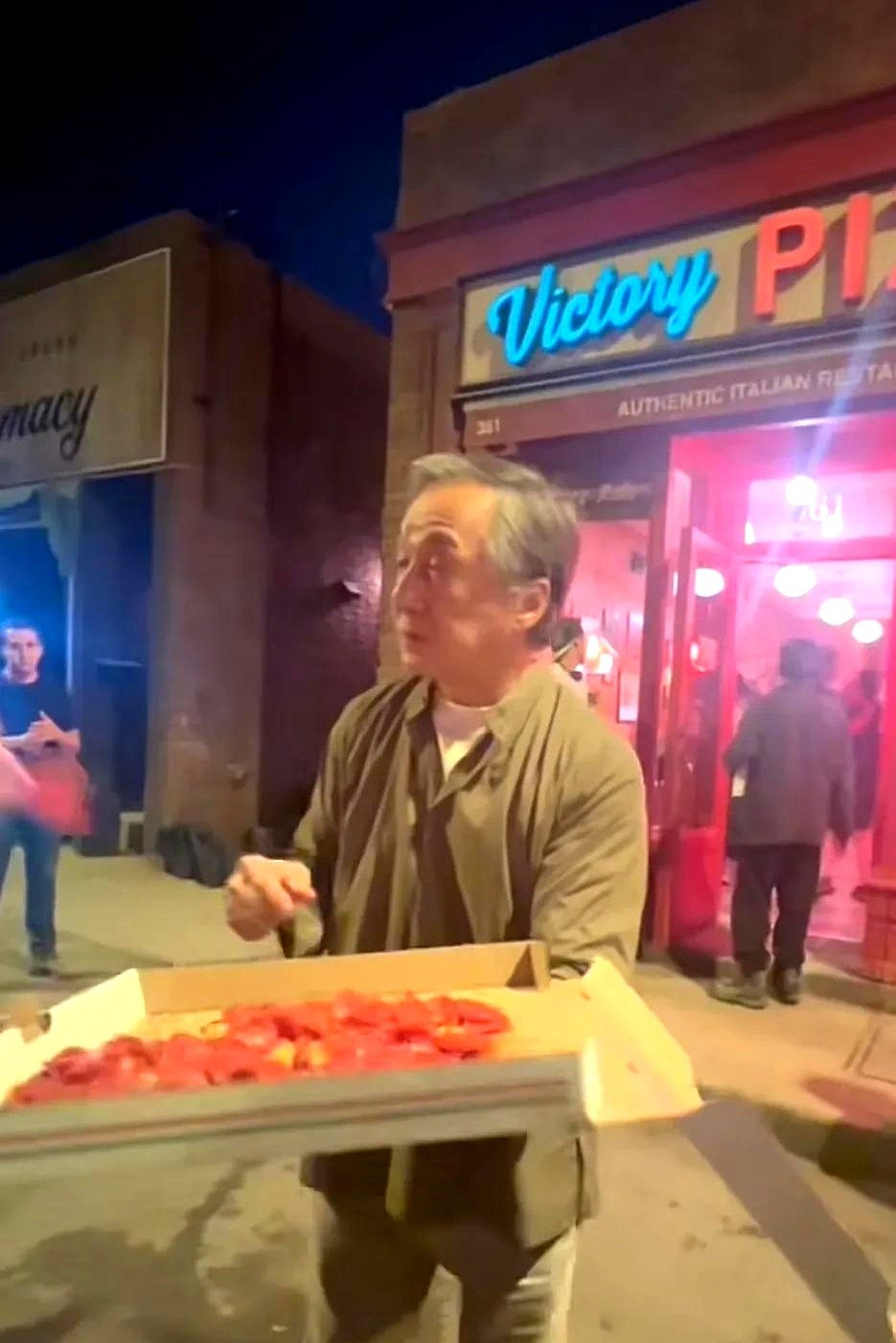 成龙姜昆谁更显老











成龙大哥怎么看着那么老？竟然比姜昆老师还
