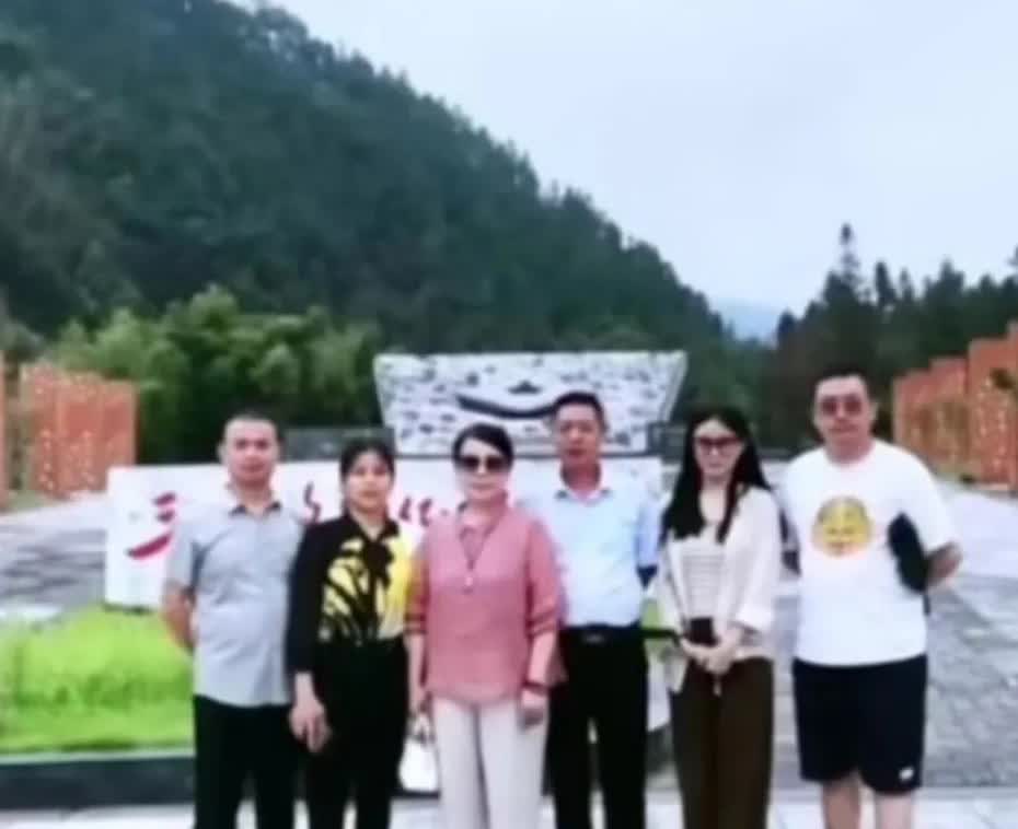 二八的“多多”层出不穷。
曾经有一个“多多” ，才华横溢，给水军们指导如何写稿