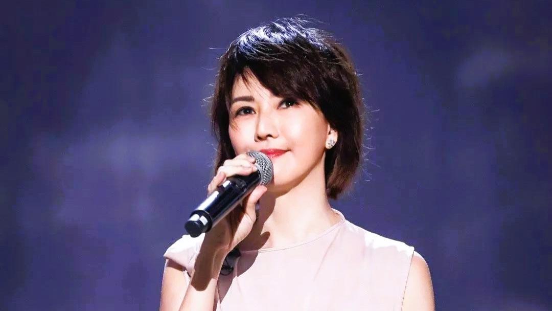 孙燕姿演唱会后遗症爆发，老歌播放量翻 3 倍，真唱太戳青春