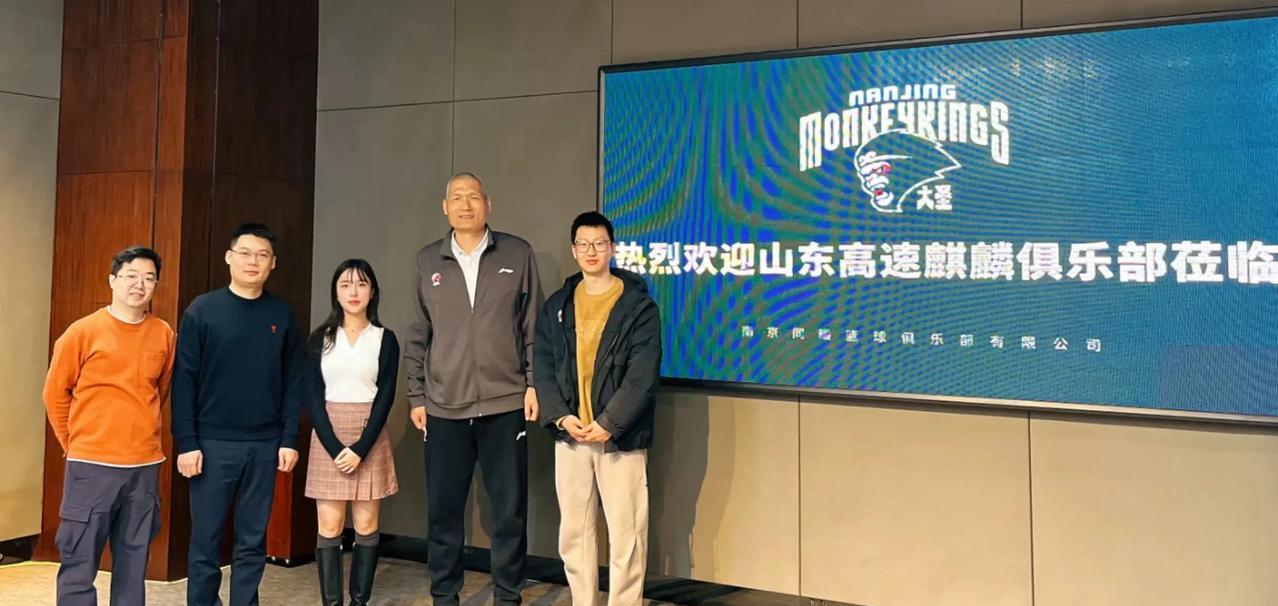 山东男篮客场以83:102负于上海男篮，这是球队的战略性放弃吗？高诗岩未出战，球