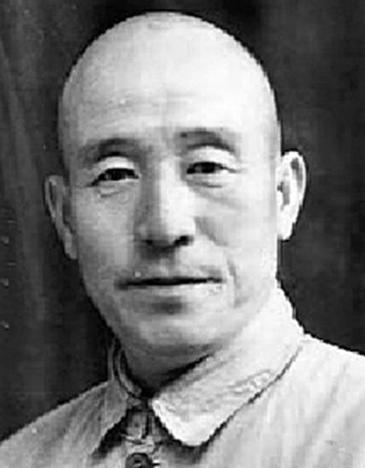 1948年12月22日，解放军攻入新保安，国民党军长郭景云对手下说：“快推两大桶