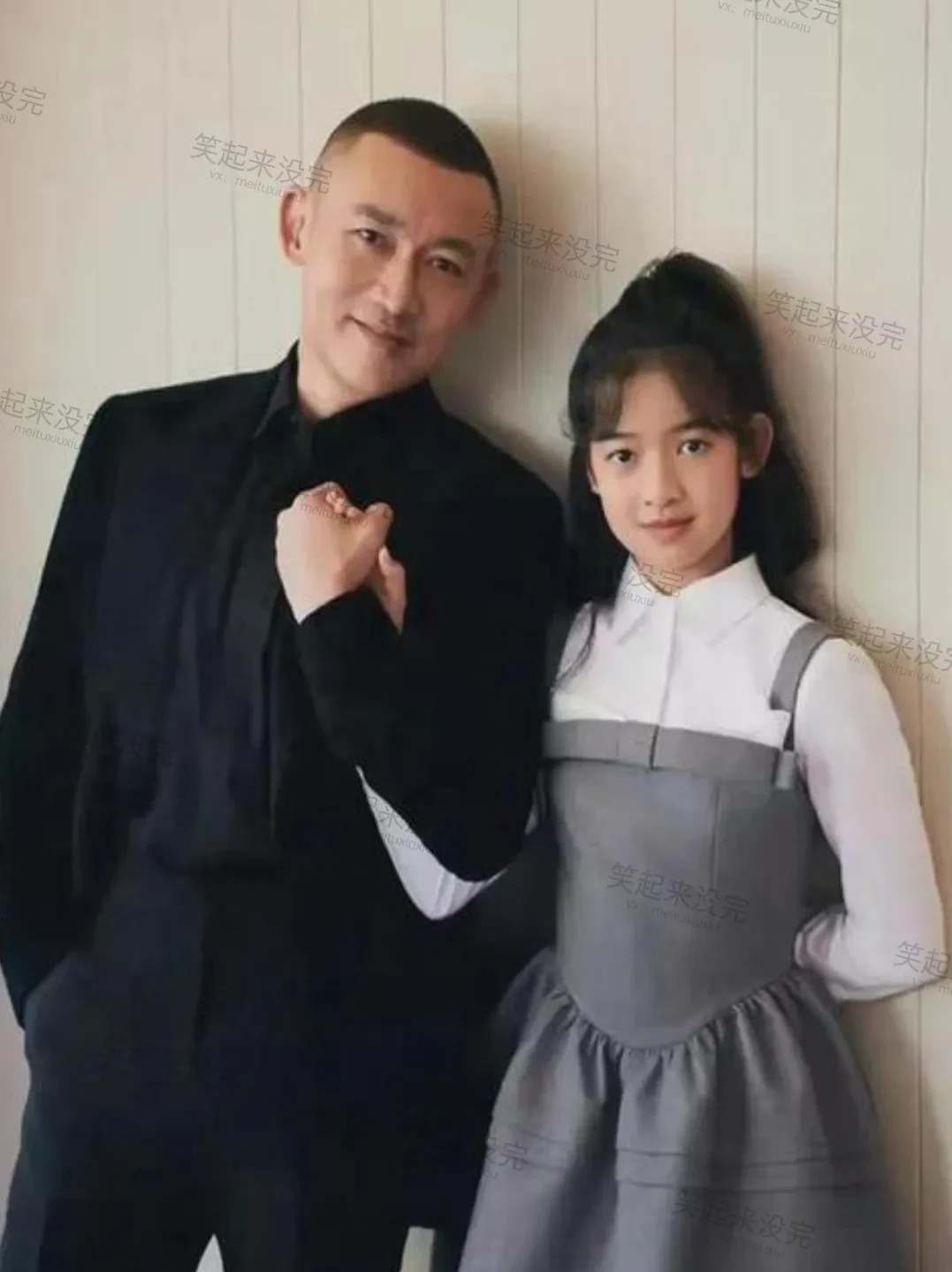 聂远女儿颜值引热议











天哪！聂远女儿这颜值是要逆天啊！这长大