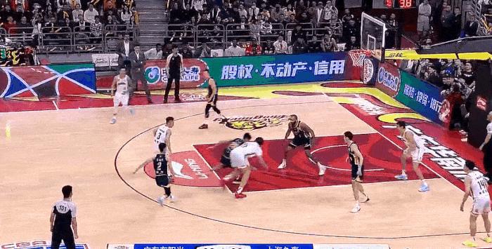 吉伦沃特评价徐杰：

徐杰今晚的进攻状态欠佳，遭遇了对手的持续紧逼，这对他造