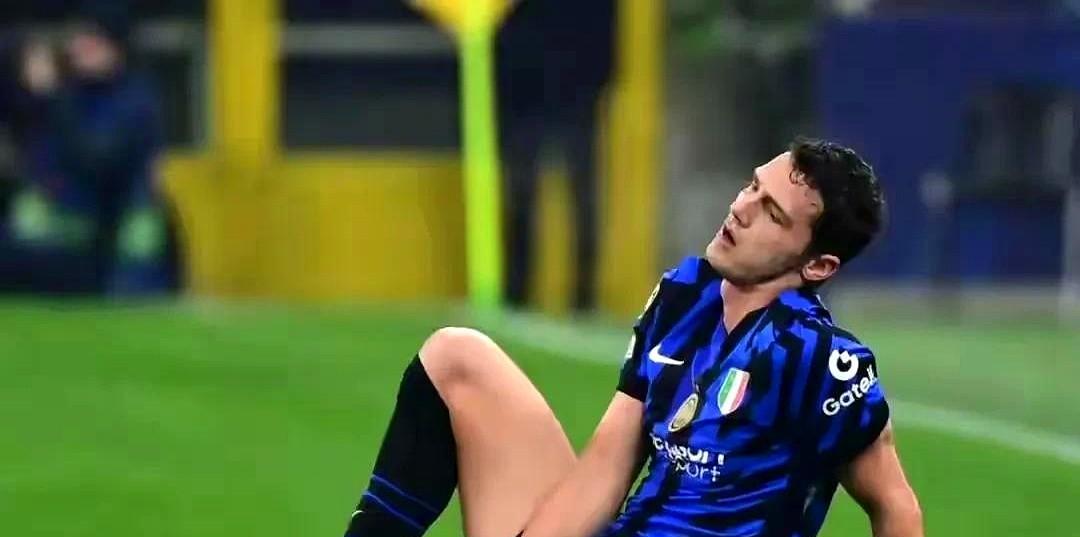 80天没球踢，帕瓦尔快崩了
再耗20天，他就得捡半价合同
标价3500万欧，国米