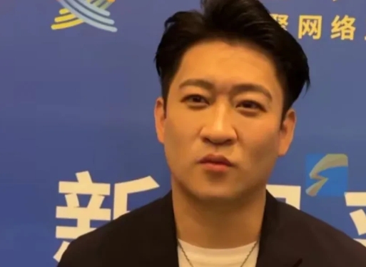 曹云金关于网上免费说相声这段采访，个人很难苟同。
他表达的意思无非是，现在的人时