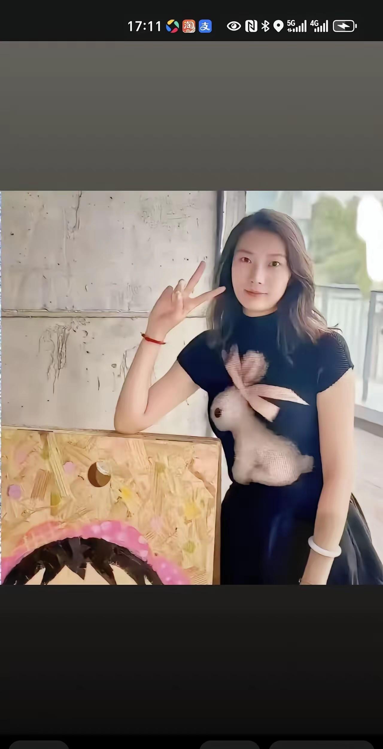第一眼，你看到了什么[尬笑]
图片来自网络，如有雷同纯属巧合！
#左看是美女# 