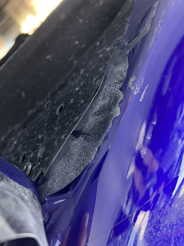 撕膜大块掉漆，正常吗？
背景：今年五月份买了辆新车，因为车身颜色比较好看，想着贴