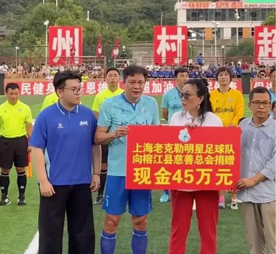 不得不说，贵州的村超其实也就是我们普通人一起踢足球玩玩而已，真的称不上什么专业，