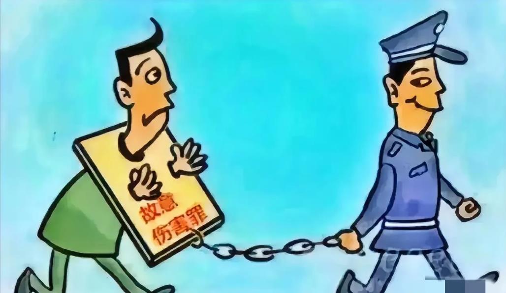 “谁让他调戏我女友的？”山东，一男子载女友在路上正常行驶时，一醉酒者出言不逊，言