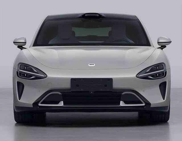 小米SU7不可能亲民，你怎么看？
刚进军造车这一领域，小米面临三个选择，高端，中