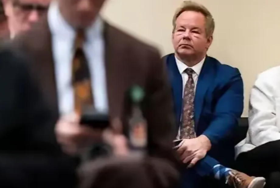 白宫记者被扒出来了！这就是白宫质问泽连斯基的记者！

在2月28日，一名首席白宫