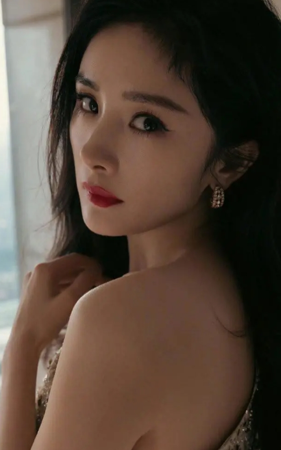 杨幂确实美吧？你们觉得呢？