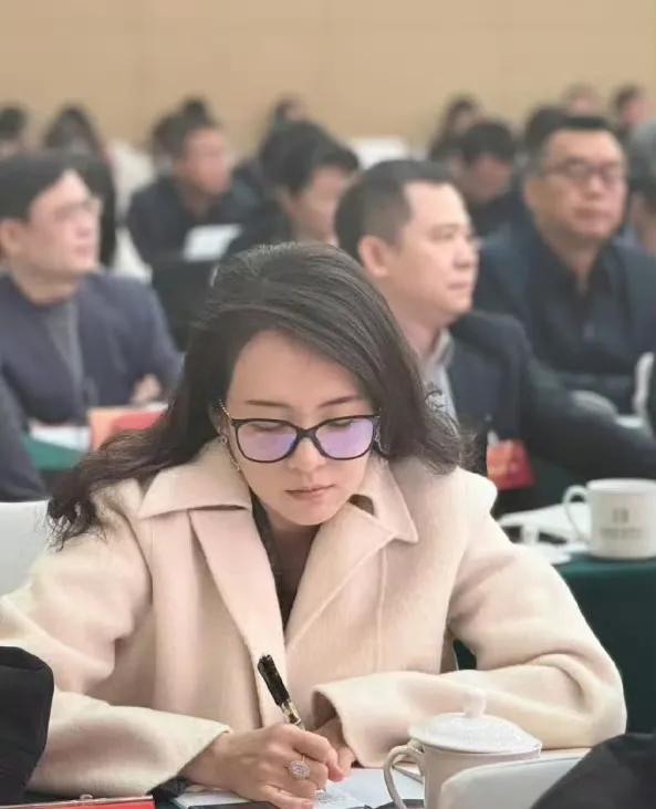 章子怡，冲上热搜！
18日，章子怡突然冲上热搜，不是因为前夫汪峰，也不是因为新作
