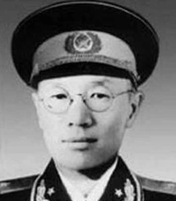 1942年，万毅被捕，蒋介石下令杀了他，万毅知道后，趁看守不注意，翻墙逃走了，谁