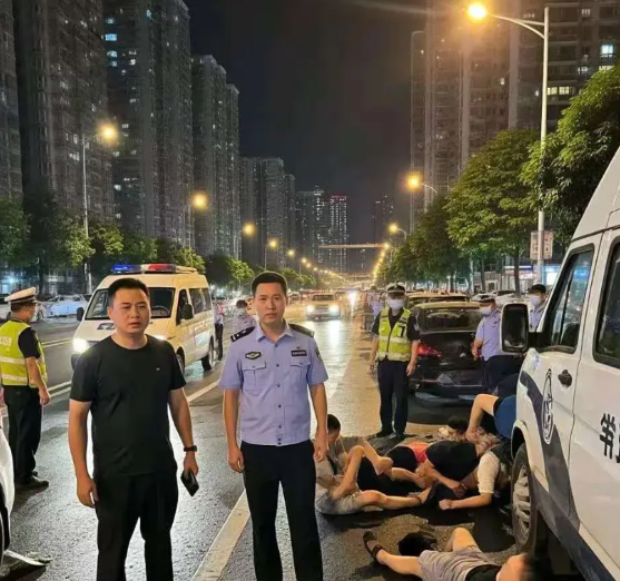 冲动是魔鬼，小不忍闯大祸！
重庆警方通报:昨天晚上8点50分左右，重庆巴南区38