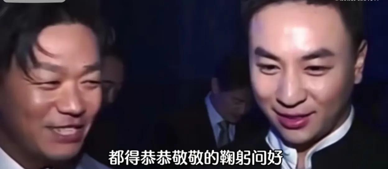 #才知道释小龙是王宝强师叔#
当年释小龙的地位有多高？香港大佬向华强见了他都要礼