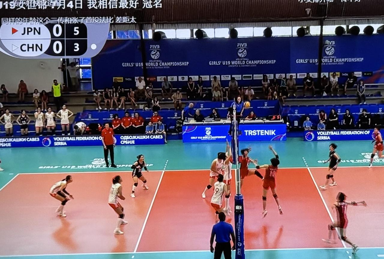 正在直播世锦赛：中日女排大对决
中国U19女排面对同样年轻的日本女排，一开局，日