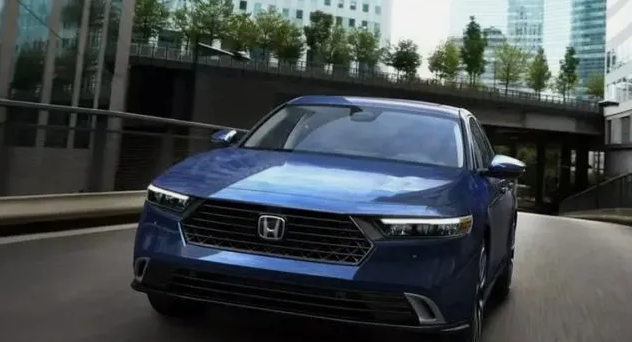 看车选车纠结买不买新款雅阁
新款雅阁出来了，去看了车后有点犹豫，没有特别心动特别