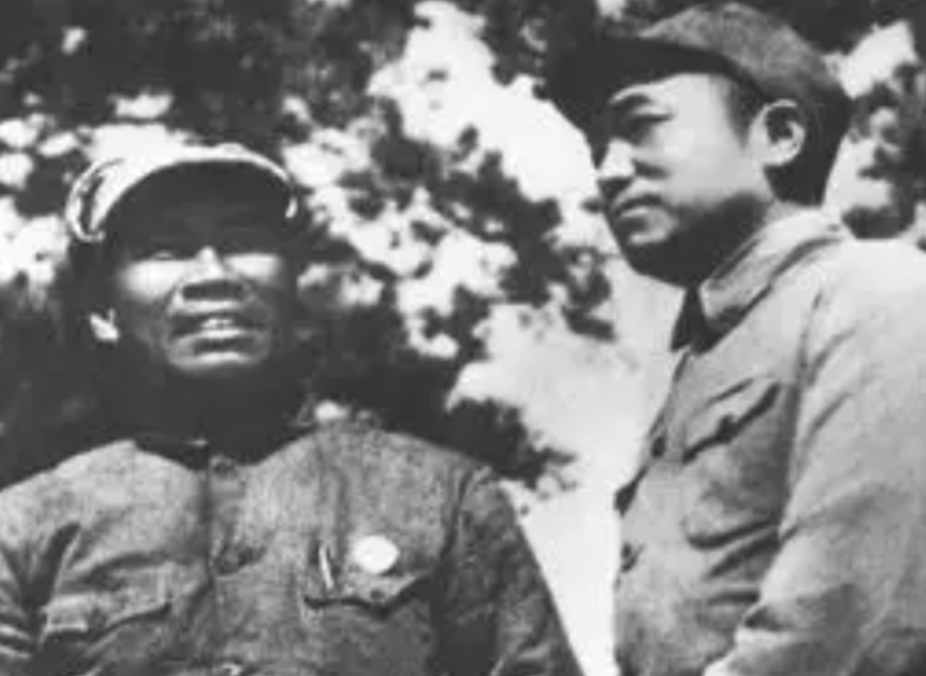 1960年，一位农村老汉来到中南海的门口不停地张望，门口的警卫员于是上前询问，那