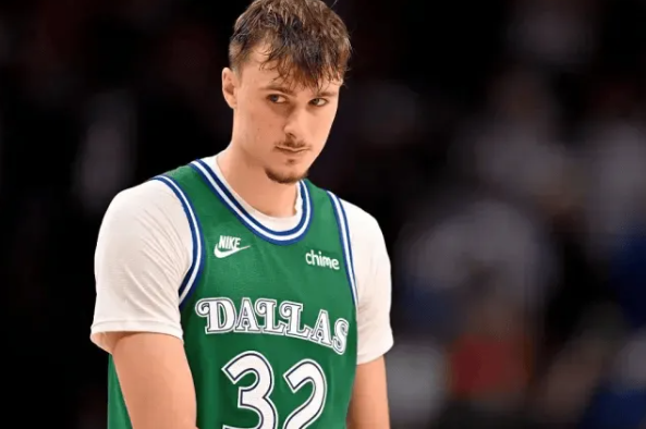 NBA杯小组赛：独行侠客场迎战湖人的比赛已经结束。全场战罢，独行侠以119-12