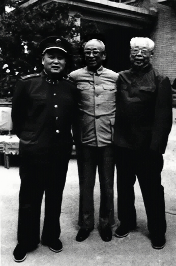 三位北京军区司令员同框，战友情深似海，谁的成就最大？
