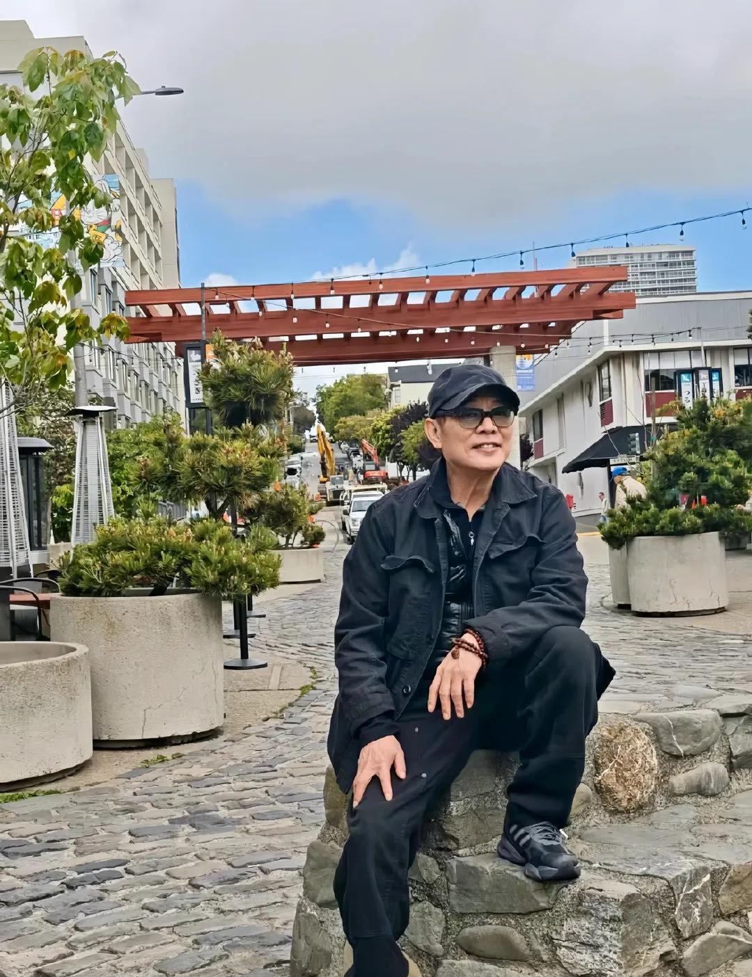 李连杰的嫁妆智慧：颜值与心意共筑的情感载体
李连杰为大女儿准备的嫁妆意外引发热议