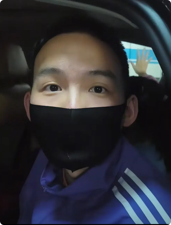 不得不承认，

谢浩南爸爸这种人，不成功都难。

因为他足够“狠”。

这种狠是