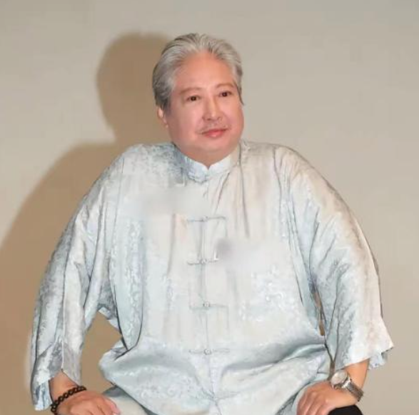 谁能镇住洪金宝？大哥自曝 “软肋”：香港圈我敢打骂，却被三个孙辈拿捏得没辙