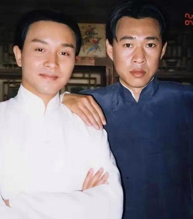 2010年，张丰毅透露：“在拍摄《霸王别姬》时，大家都躲着张国荣，觉得很丢人因为