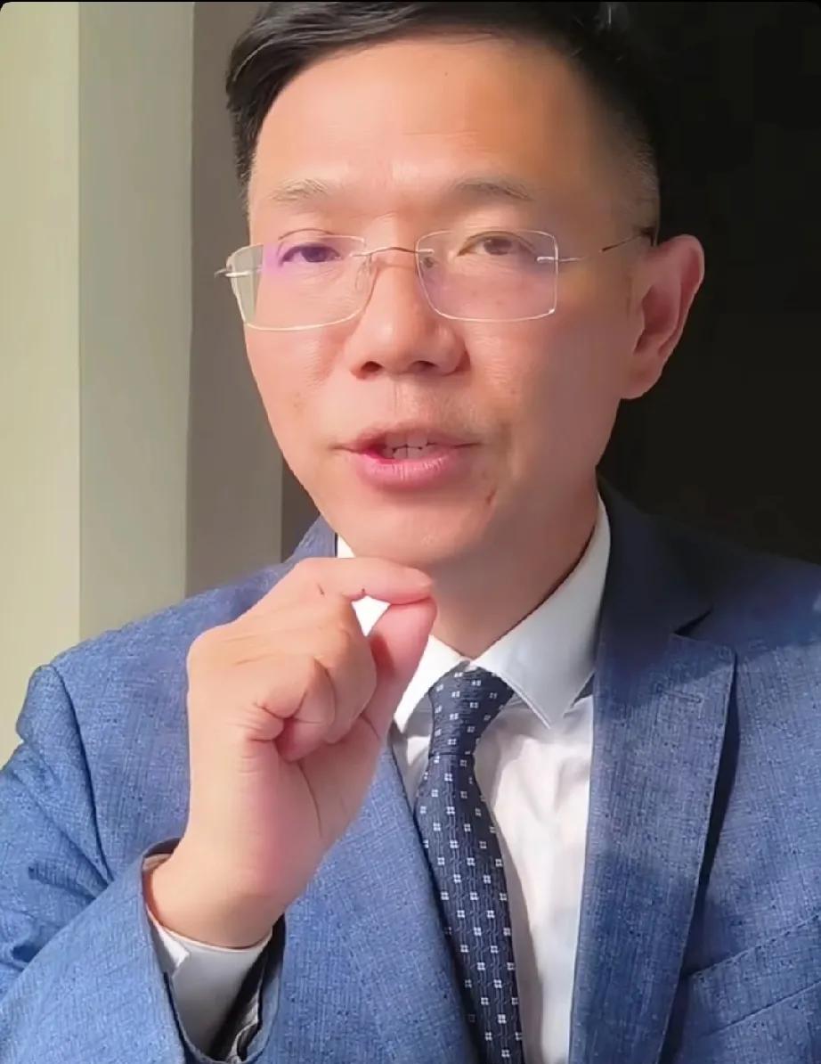 就在刚刚
李老师又发现一个疑点 
需要查清
李老师说那女一号向她的正人， 这个正