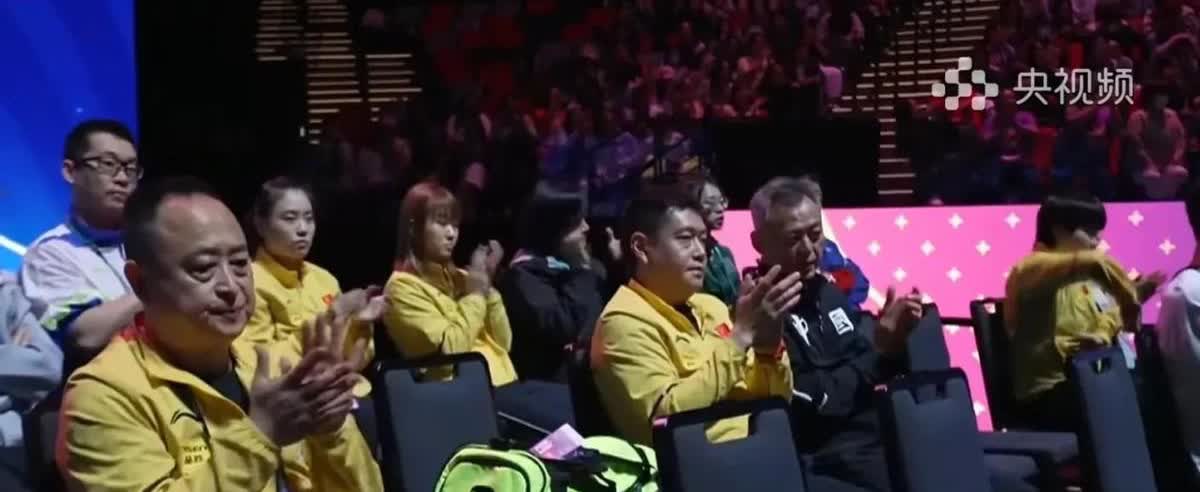 今天莎莎的后援团也是极其强大的！
河北小伙凌晨三点出发，坐8小时大巴直奔赛场。