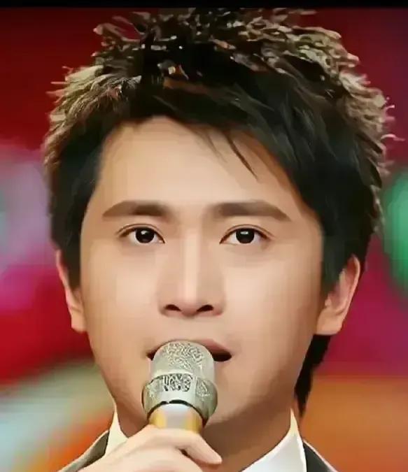 [微风]央视主持人杨帆不为人知的故事
      杨帆以稳健台风和幽默亲和力赢得