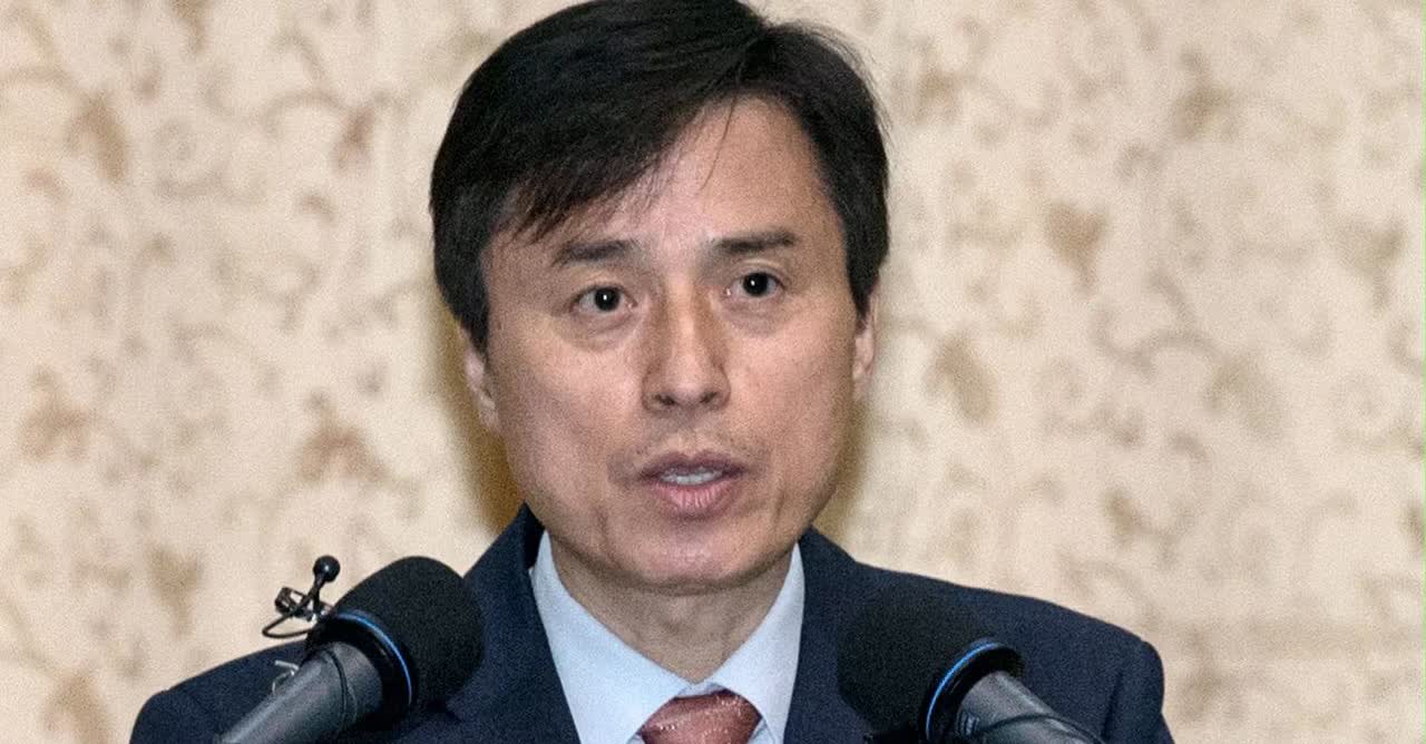 24日韩国内乱特检组针对尹前总统三次拒绝出庭受审，要求法院下发拘传票。

特