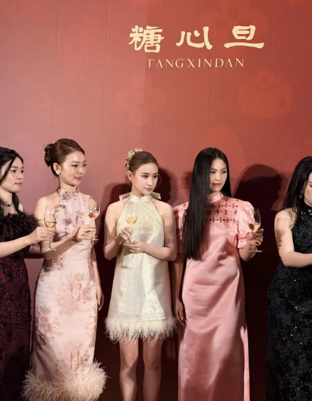 大家看不惯王诗龄其实原因在于她妈妈的高调，其实王诗龄是挺有内涵的，小小年纪内核很