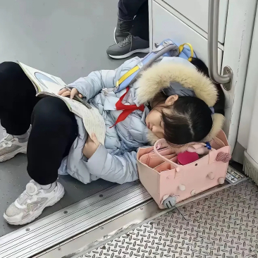 成年人看了都汗颜！你们天天喊卷！卷得过她吗？