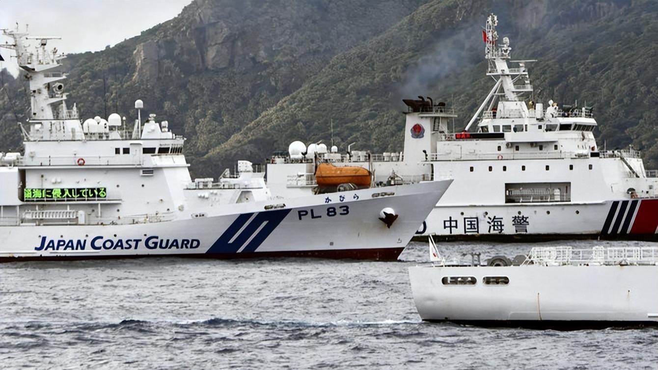 日本船只强闯钓鱼岛，中方亮出大炮随时开火，高市拿历史文件狡辩