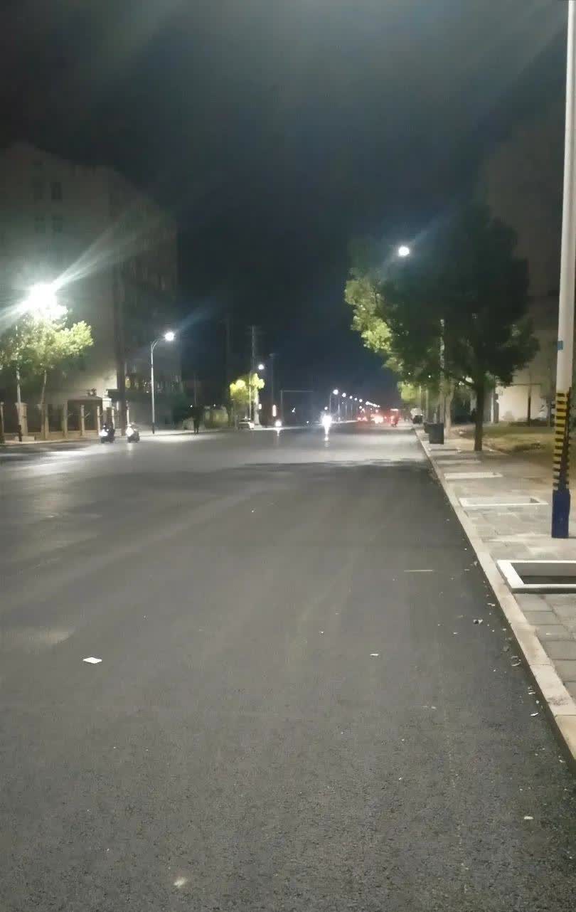 友友们，要是你们家里有孩子骑电动车上学的，一定要叮嘱孩子骑慢点，千万得注意安全呀