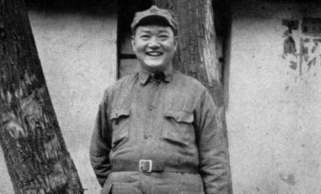 抗战中。罗炳辉率队攻打来安县城。侦察员先爬过城墙，翻到敌人院内，刚落地，就听到叫