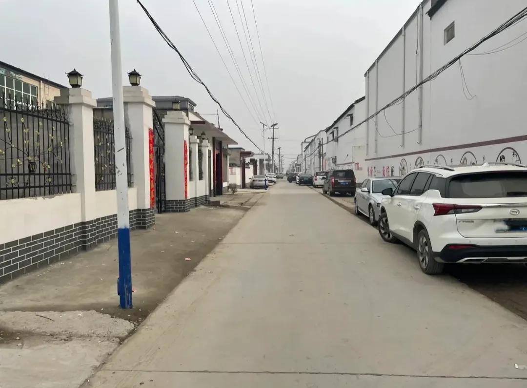 今年回老家发现一个奇怪的现象，现在农村的风气完全变了。 邻居大爷生病住院了，他有