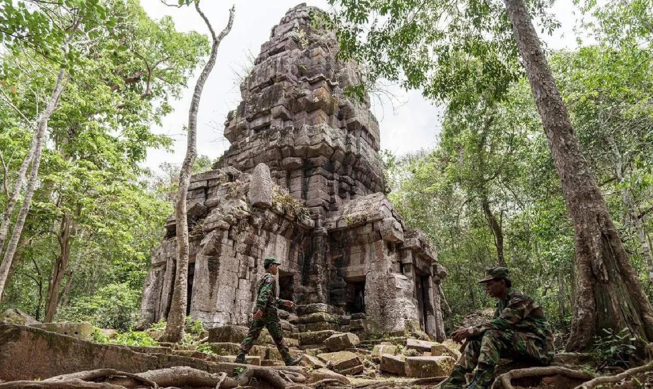 不得不说，大塔蒙寺这个地方真有历史底蕴，非常漂亮，难怪泰国和柬埔寨大打出手。
截