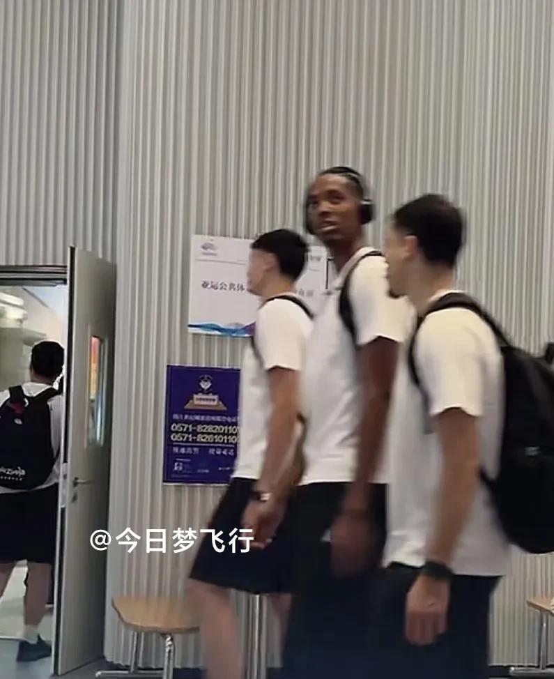 委内瑞拉队在杭州踩场训练，后晚与中国男篮打比赛！
已经抵达中国的委内瑞拉国家队，