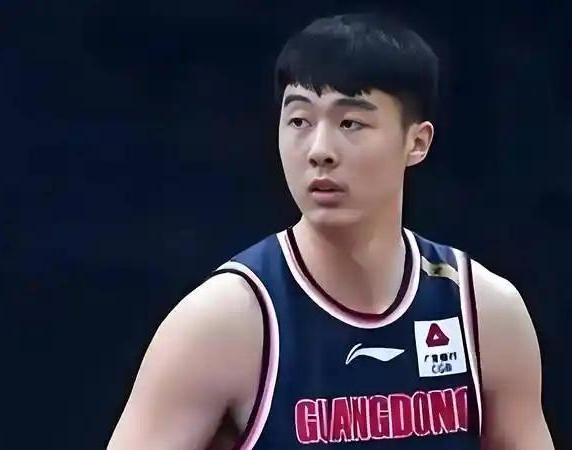 曝张明池加盟村BA！月入轻松超10万，杜锋无奈送祝福
广东男篮22岁中锋张明池正