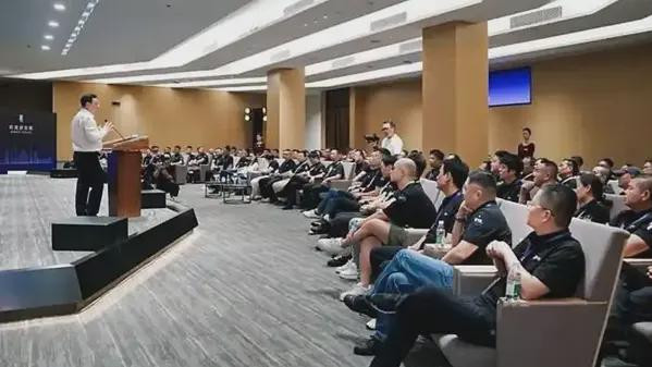 仰望上海车展：中国汽车工业的“技术奇点”与未来宣言