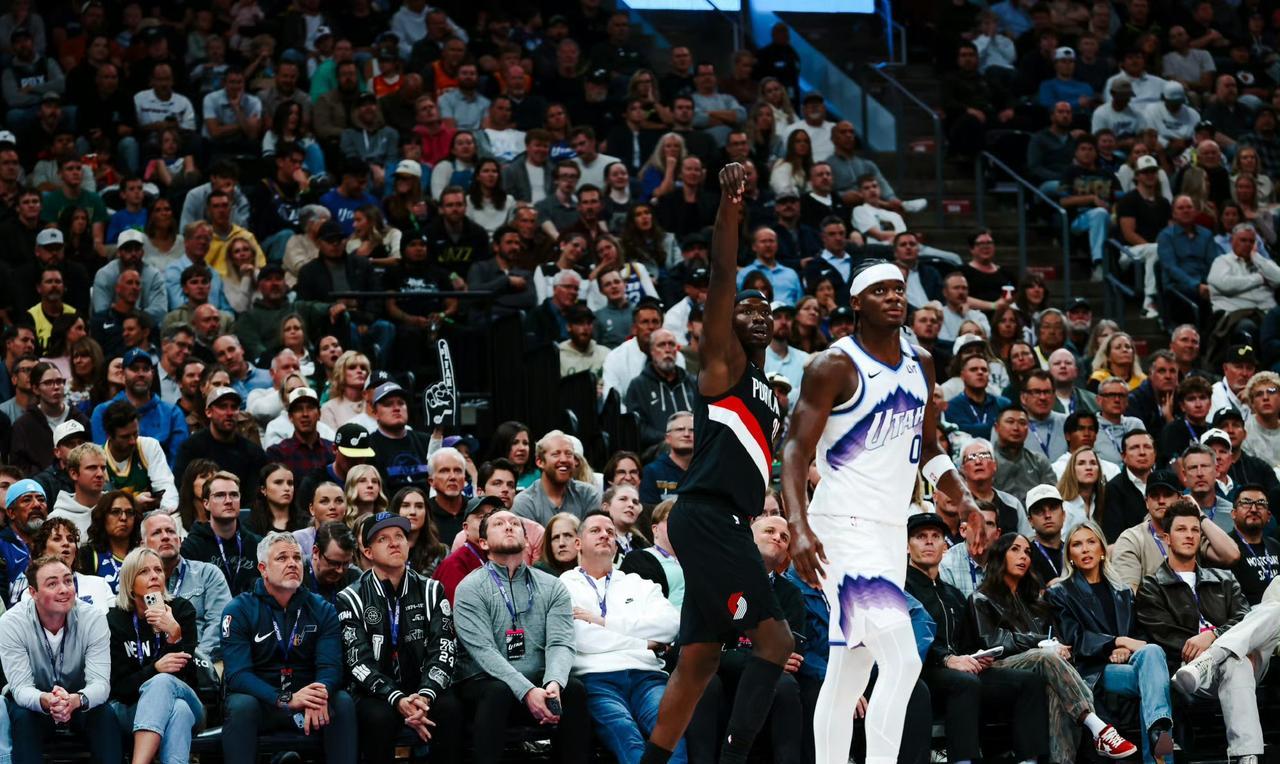 开拓者主帅其实给了小杨不少机会，每场比赛首节都会让他登场，但他在场上表现差强人意