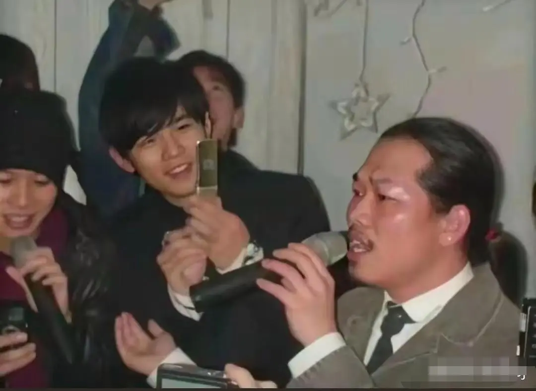 周杰伦看方文山的表情好宠溺